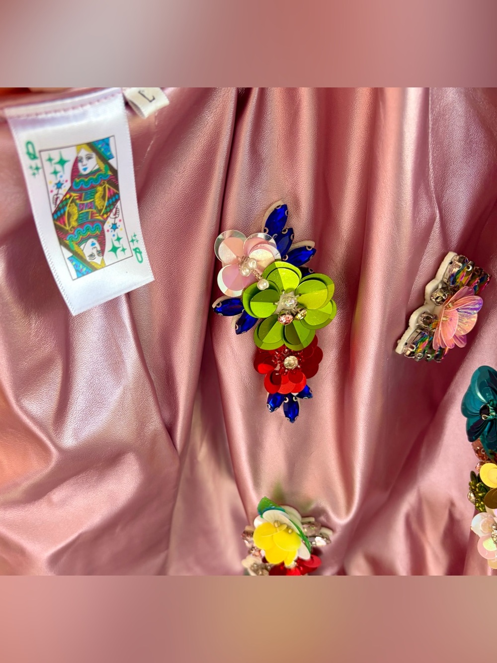 EUC!! QUEEN OF SPARKLES Pink Satin Puff Sleeve Top w/Multicolor Floral APPLS - Picture 2 of 6